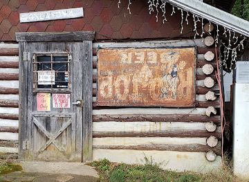 oklahoma/talimena-scenic-byway/bar/state-line-tavern-state-line-beer-box