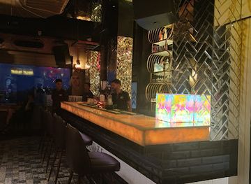 india/himachal-pradesh/bar/labooze-cafe-bar-lounge-mcleodganj