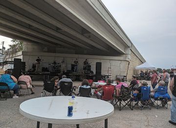 wisconsin/la-crosse/bar/bottoms-up