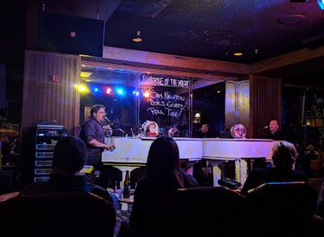 Elaine's Dueling Piano Bar