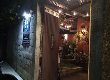 guatemala/western-highlands/bar/restaurante-y-bar-entre-cuates