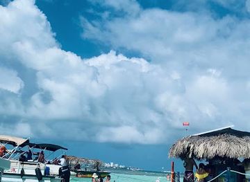 colombia/san-andres-island/bar/tiki-bar-flotante