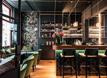 belgium/ghent/kouter/bar/parole-winebar-co