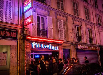 france/paris/bar/heads-or-tails