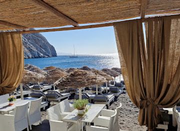 greece/santorini/perissa/bar/corner-food-drinks