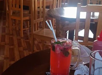 chile/los-rios-region/bar/los-yugos-restaurant-terraza