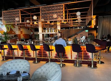 canada/toronto/yorkville/bar/skylight