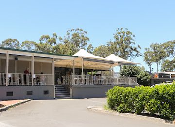 australia/jervis-bay/bar/cooee-hotel