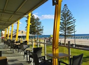australia/adelaide/glenelg/bar/glenelg-surf-life-saving-club