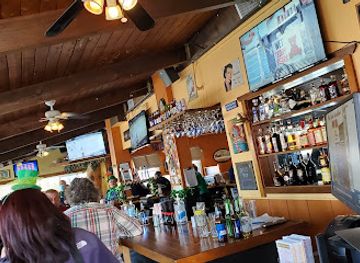 massachusetts/the-islands/bar/the-parrot-bar-grill