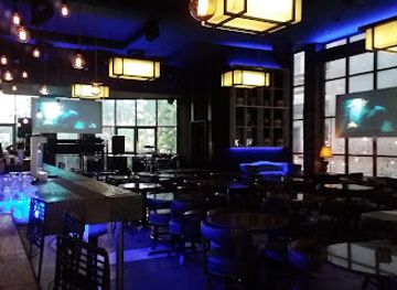 indonesia/surabaya/wonokromo/bar/neon-by-brassery