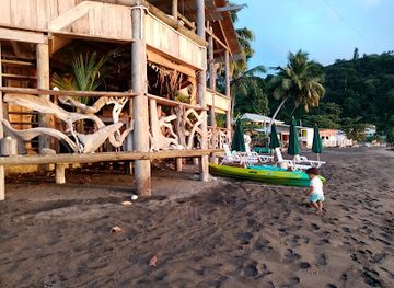 dominica/hampstead-beach/bar/keepin-it-real