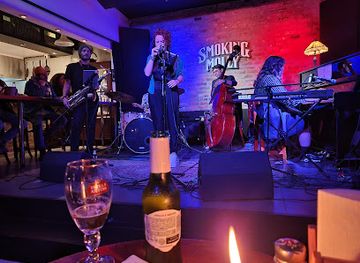 colombia/bogota/bar/smoking-molly-blues-jazz-restobar