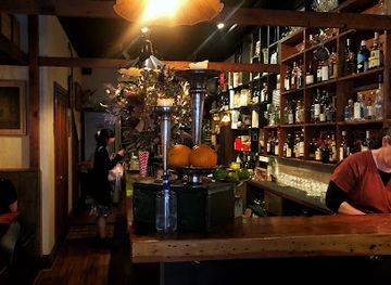 australia/new-south-wales/bar/she-loves-you