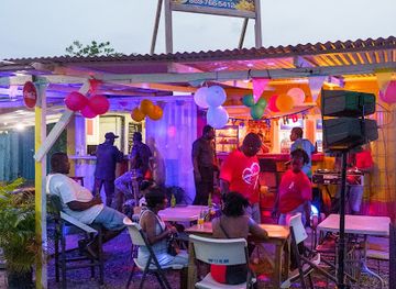 saint-kitts-and-nevis/saint-george-gingerland-parish/bar/royal-queen-bar