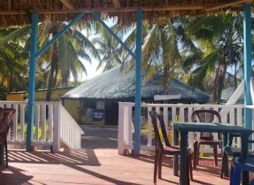 nicaragua/pearl-cays/bar/island-style-beach-bar-restaurant