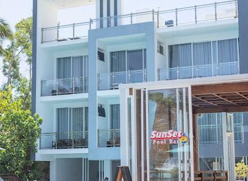 sri-lanka/hambantota-district/bar/sunset-pool-bar-restaurant-tangalle