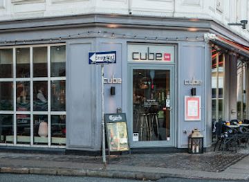 denmark/copenhagen/vesterbro/bar/cube-bar