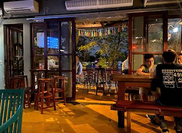 vietnam/hanoi/ba-dinh-district/bar/standing-bar