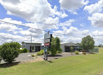 australia/central-highlands/bar/dooley-s-tavern-motel-capella