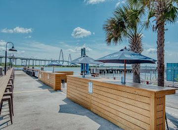 south-carolina/charleston-beaches/bar/island-cabana-bar-ship-store