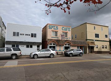 michigan/porcupine-mountains-wilderness-state-park/bar/syl-s-cafe