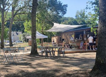 france/loire-valley/bar/le-lamantin-qui-guinche