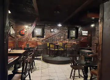 MIRROR PUB