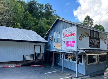 kentucky/natural-bridge-state-resort-park/bar/ice-cream-shop-at-the-red-river-gorge-general-store