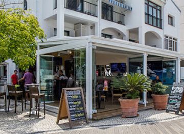 gibraltar/catalan-bay/bar/the-ship