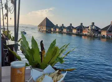 Wave View Pub & Lounge