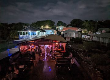 honduras/utila/bar/vinyl-utila