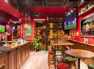 japan/okinawa/bar/irish-pub-howdy