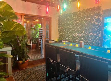 honduras/utila/bar/wine-attic