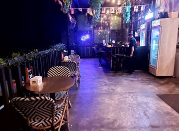 indonesia/west-kalimantan/bar/eight-sky-cafe-lounge