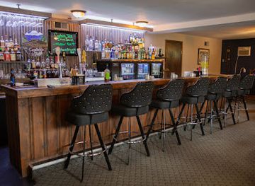 south-dakota/custer-state-park/bar/captain-s-table