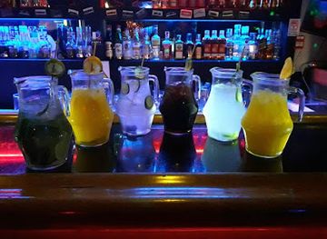 ecuador/quito/bar/retro-bar-el-primer-bar-de-los-80s-en-quito-ahora-en-nuevo-local-por-los-granados-quito