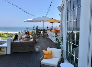 rhode-island/napatree-point-conservation-area/bar/secret-garden-champagne-bar