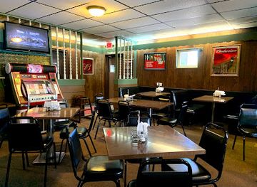 michigan/the-thumb/bar/heck-s-bar