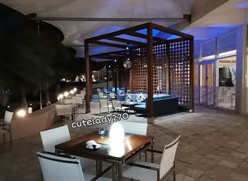 oman/jebel-akhdar/bar/compass-bar