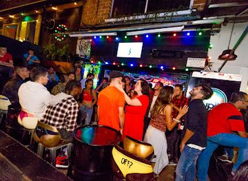 colombia/medellin/bar/chupitos-medellin-bar-parque-lleras