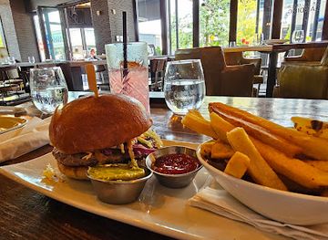 canada/fraser-valley/bar/taylors-landing