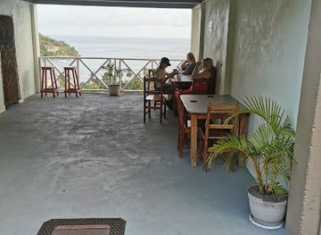saint-lucia/laborie-quarter/bar/dave-s-bar