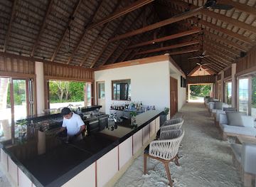 maldives/veligandu-island/bar/athiri-bar