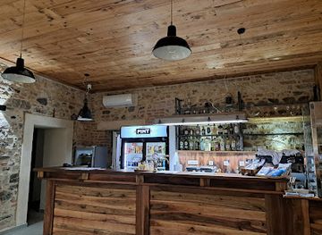 hungary/balaton-uplands/bar/pint-kocsma-es-henye