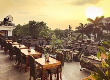 vietnam/hue/phu-huong/bar/dmz-bar-restaurant