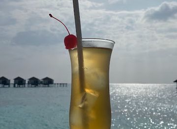 maldives/huvadhoo-atoll/bar/pool-bar