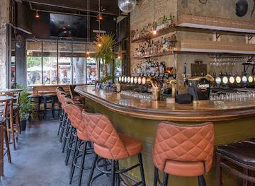 israel/tel-aviv/florentin/bar/perla-bar-people