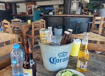 mexico/ixtapa-zihuatanejo/bar/bar-beer-planet