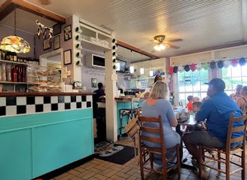 south-carolina/edisto-island/bar/seacow-eatery